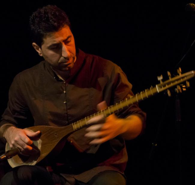 Arash Moradi plays the tanbur 
