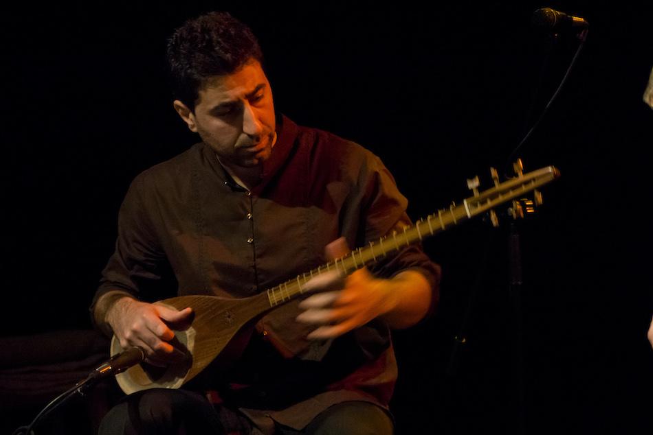 Arash Moradi plays the tanbur 